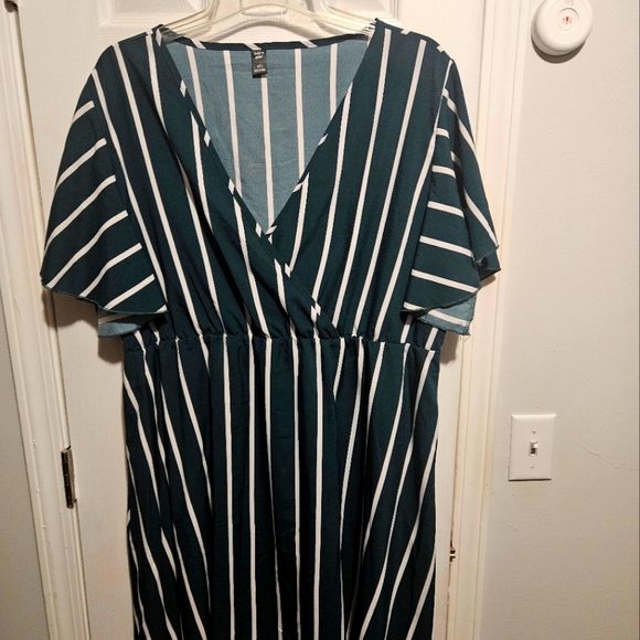 SHEIN Dresses & Skirts - Shein green & white striped dress size 4X.